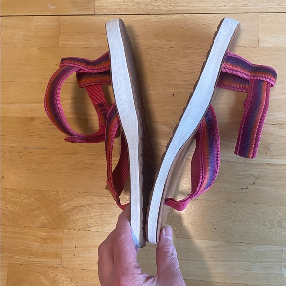 Teva Original Universal Ombré Women's 9 Pink Orange Purple Strappy Sandals - Picture 2 of 5